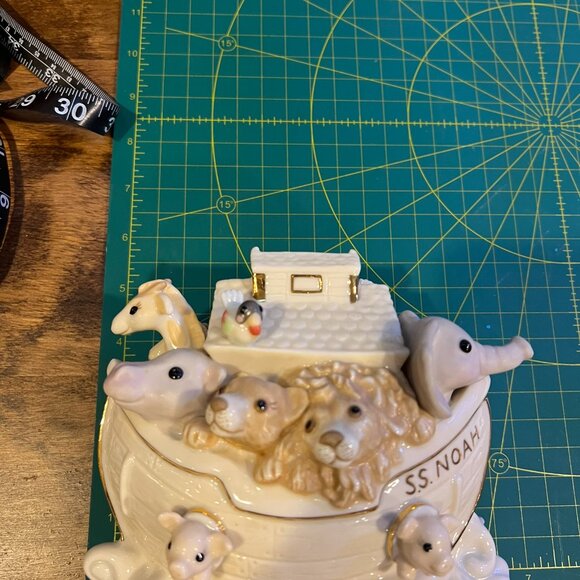 Noah’s Ark by Lenox Piggy Bank Baby Shower Nursery - Picture 9 of 11